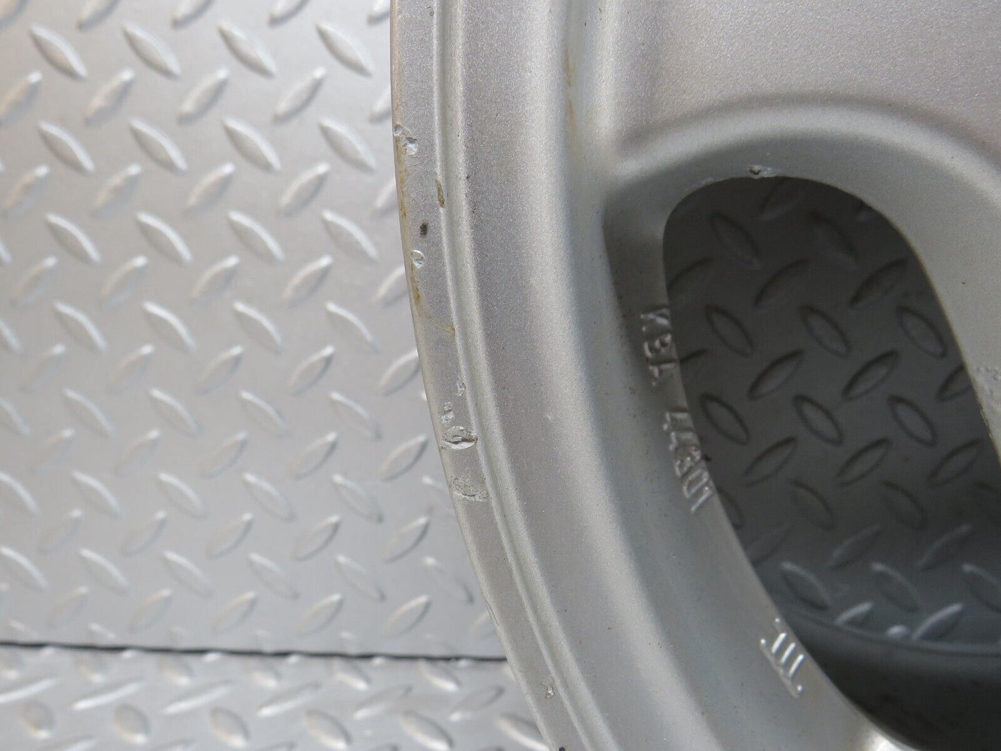 38188 Mercedes-Benz A124 Alloy Wheel 7Jx15H2 ET37 KBA44301