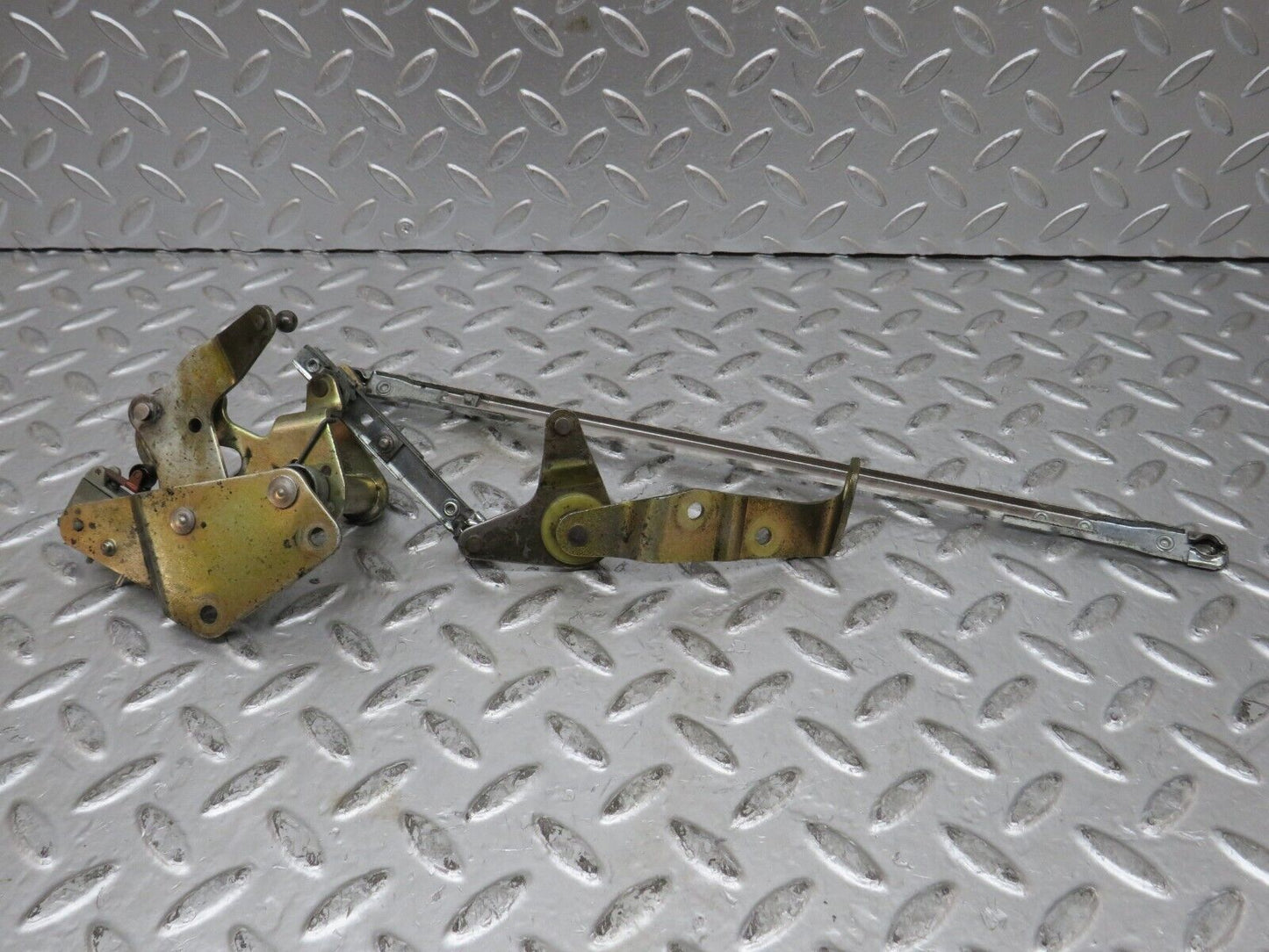 27413 Mercedes-Benz W123 280E Throttle Linkage 0025450114