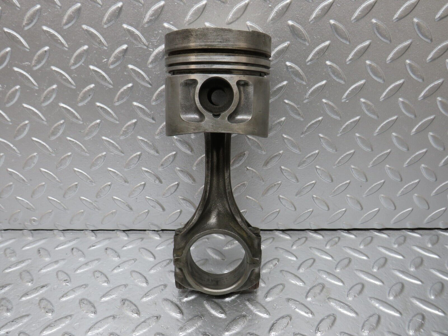 32932 Mercedes-Benz W123 300D Piston With Connecting Rod 90.875 mm 61502