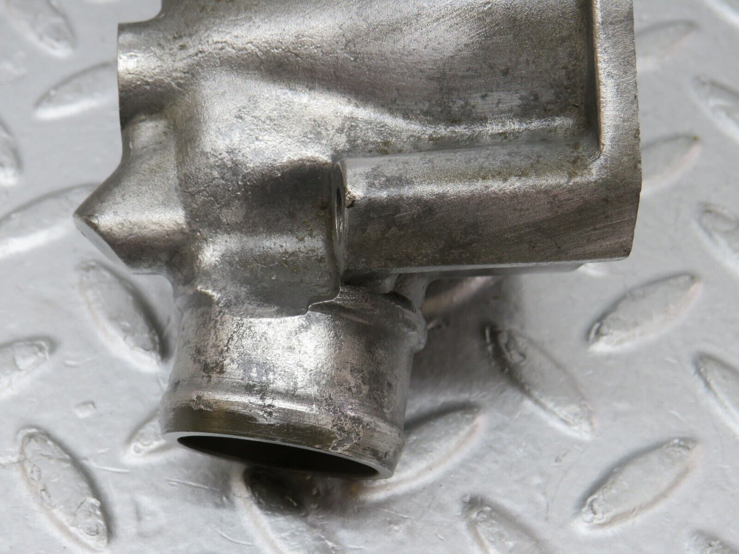 36258 Mercedes-Benz W126 420SE Water Pipe Socket