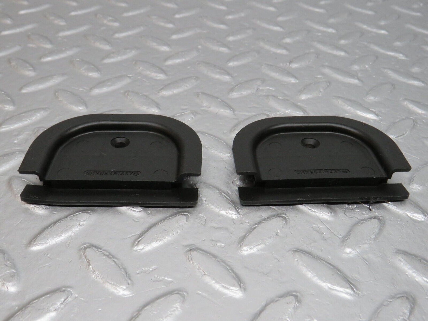 39766 Mercedes-Benz R129 320SL Coupe Front Panel Grommet 2x 1295461437