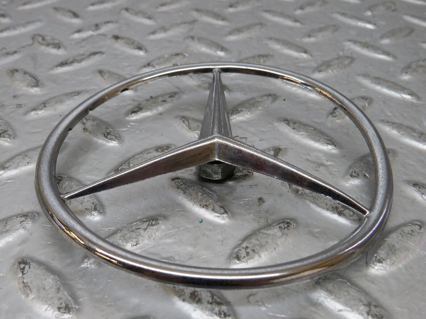 26053 Mercedes-Benz W116 450SE Trunk Badge Emblem