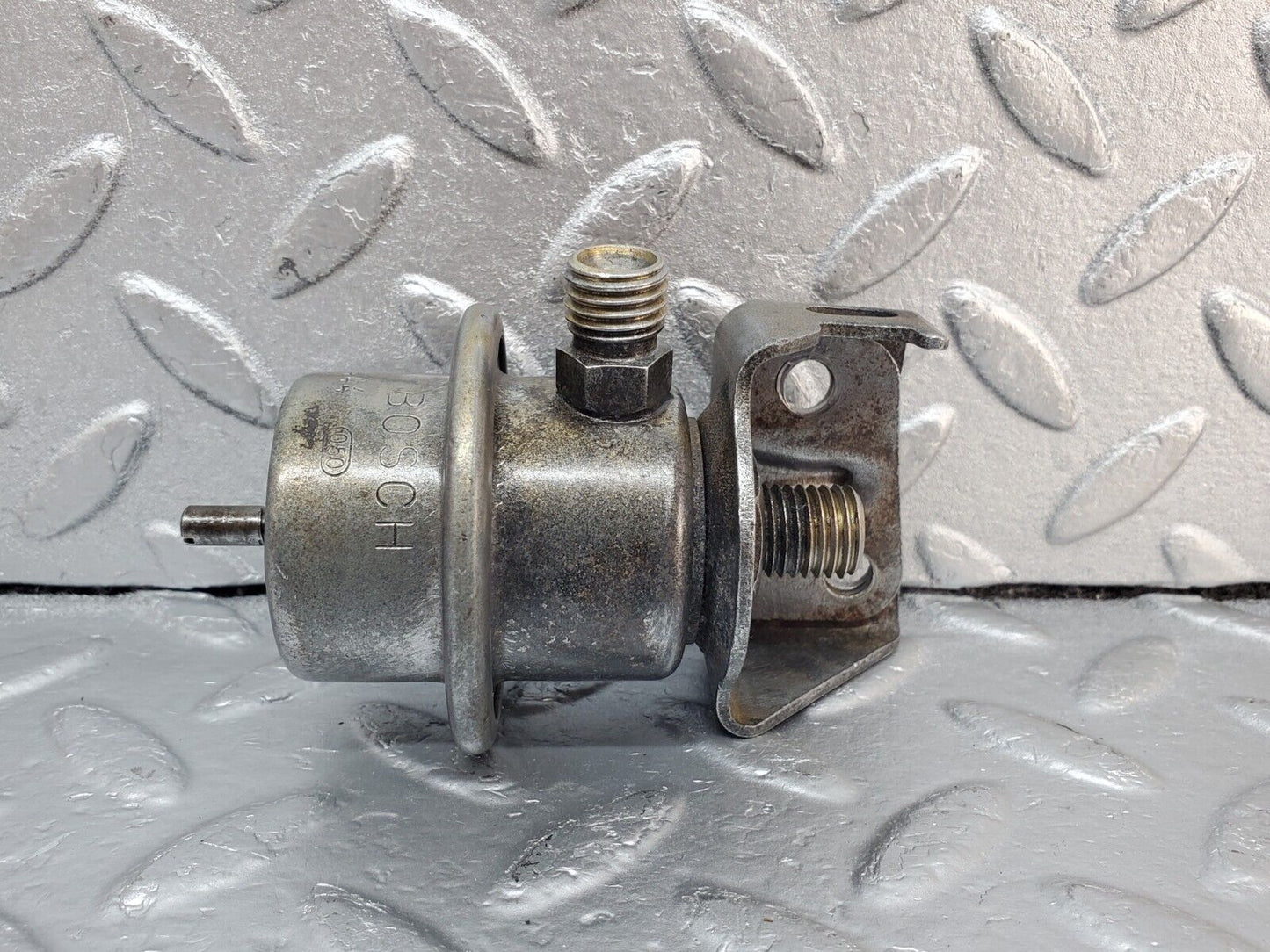45409 Mercedes-Benz 280E M110.983 Fuel Pressure Regulator Bosch 0280161007