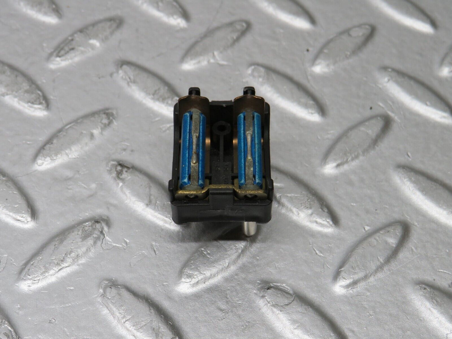 37953 Mercedes-Benz A124 320E Cabriolet Fuse Box Connector 2015400350
