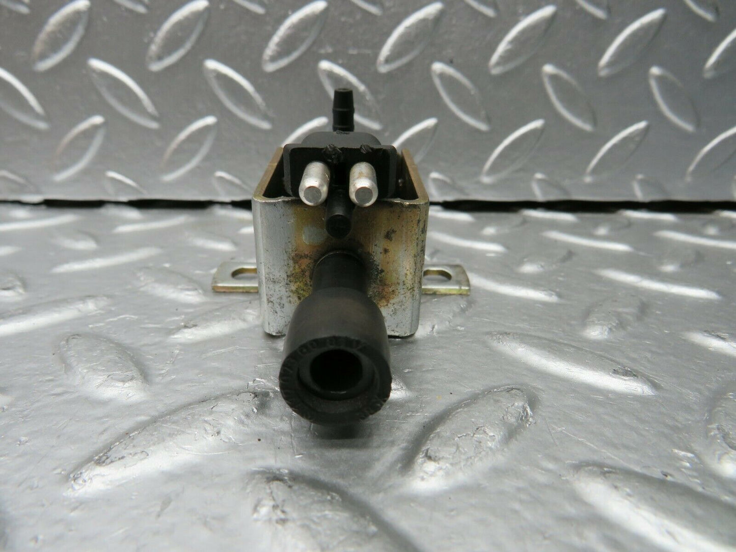 22579 Mercedes-Benz C124 E220 Coupe Vacuum Solenoid Binder 0015408697