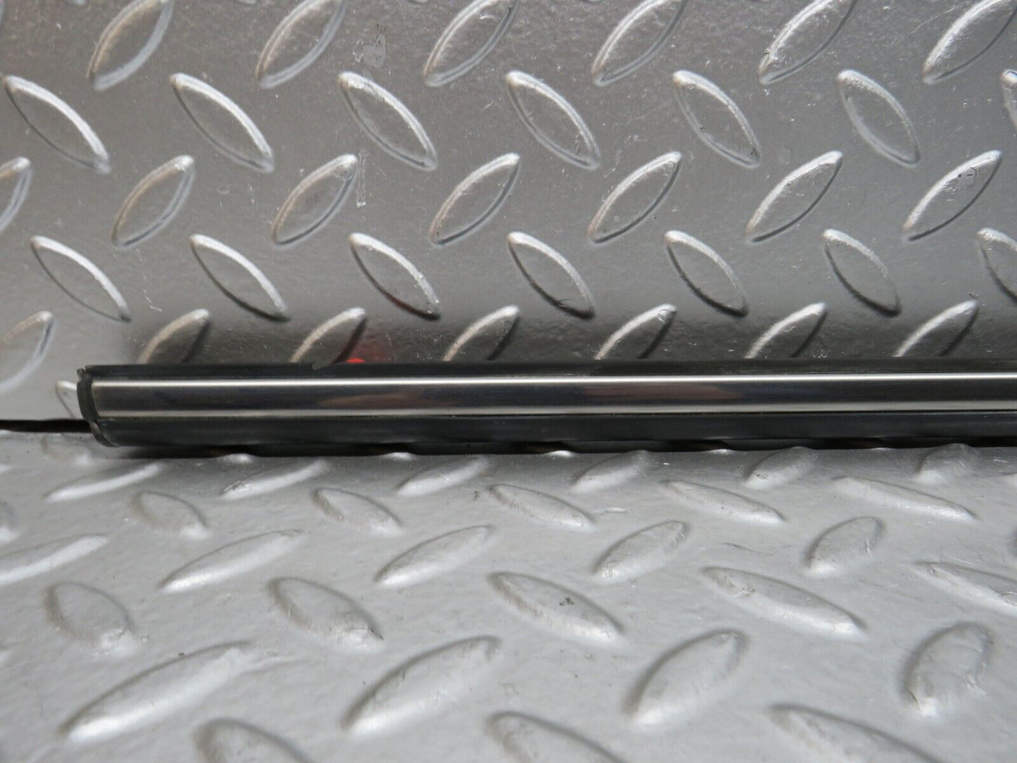 28622 Mercedes-Benz W123 280E Rear Right Door Centre Moulding Trim