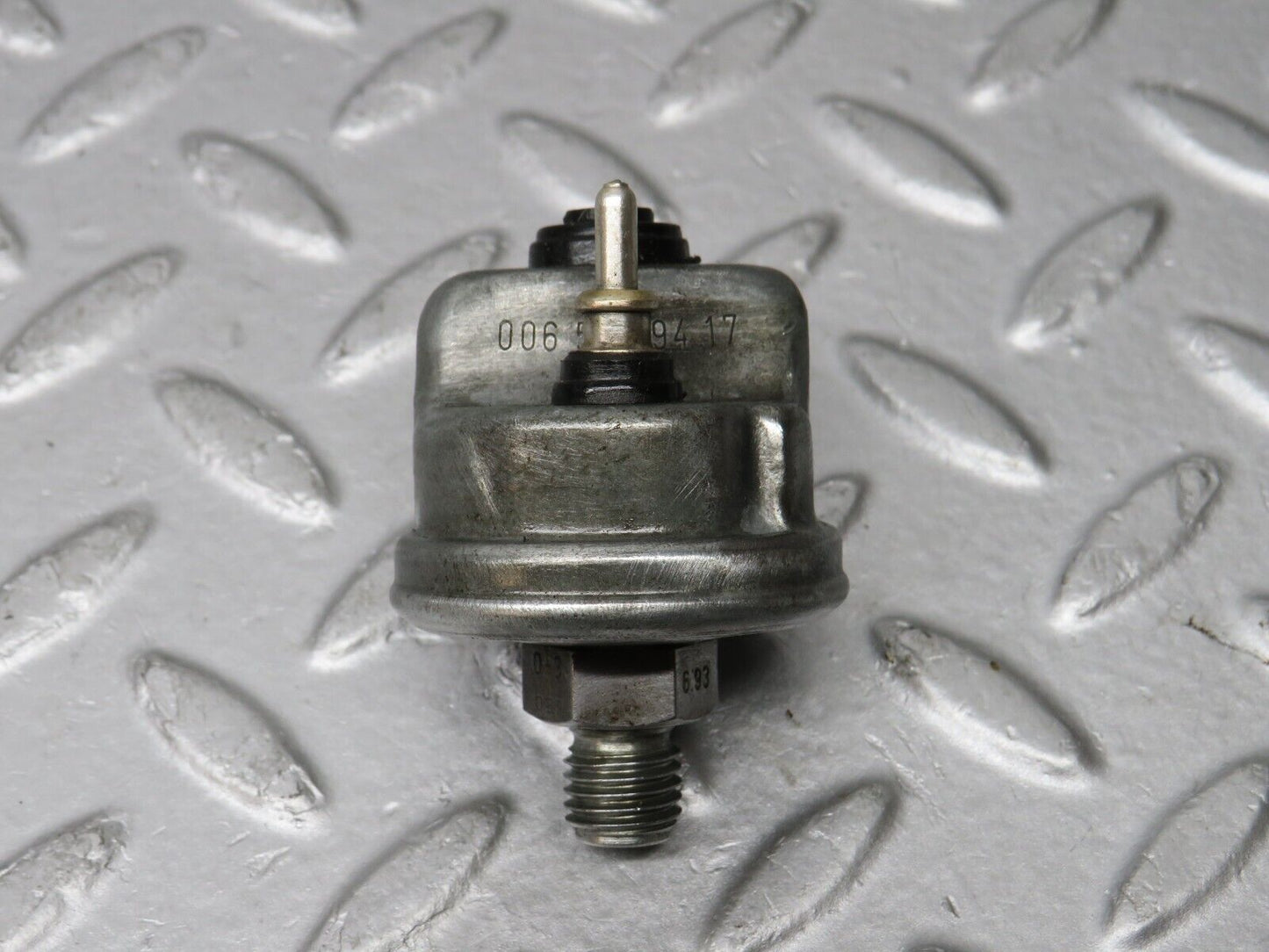 39065 Mercedes-Benz W201 190E 2.6L Oil Pressure Sensor 0065429416