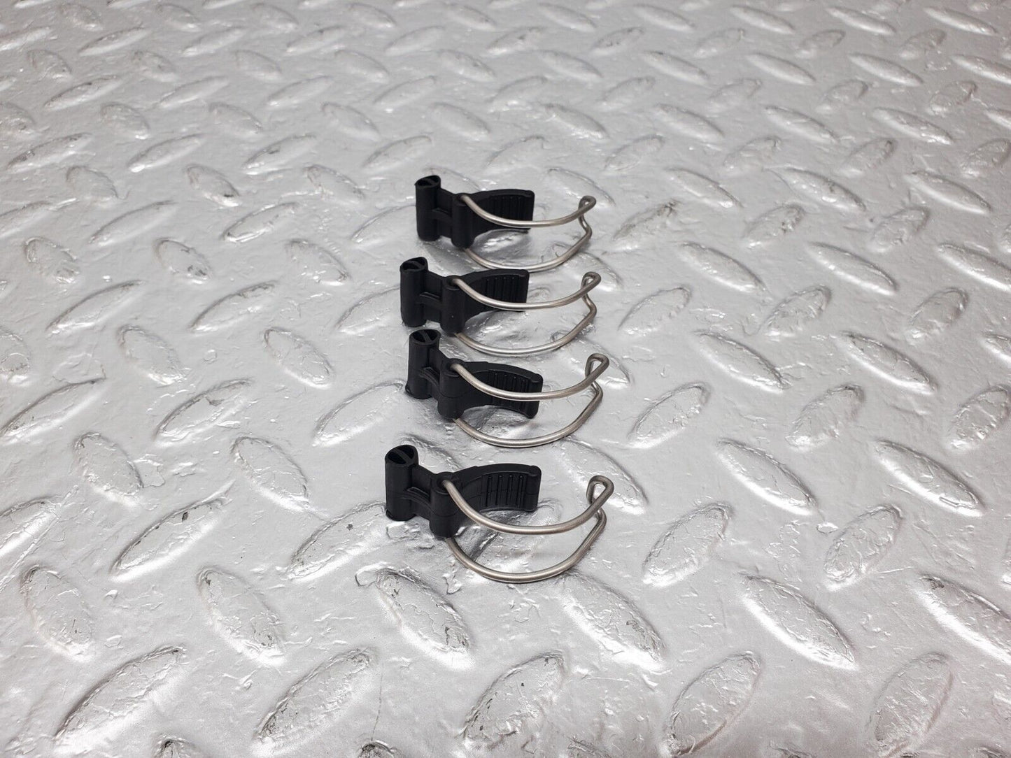 44835 Mercedes-Benz W124 220E Air Filter Housing Clip 4x