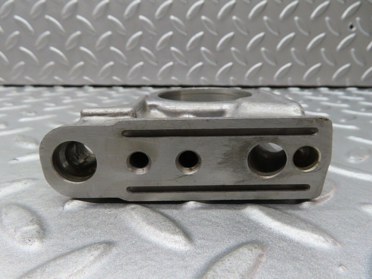 17786 Mercedes-Benz W116 450SEL Camshaft Tower Bearing 1160514818