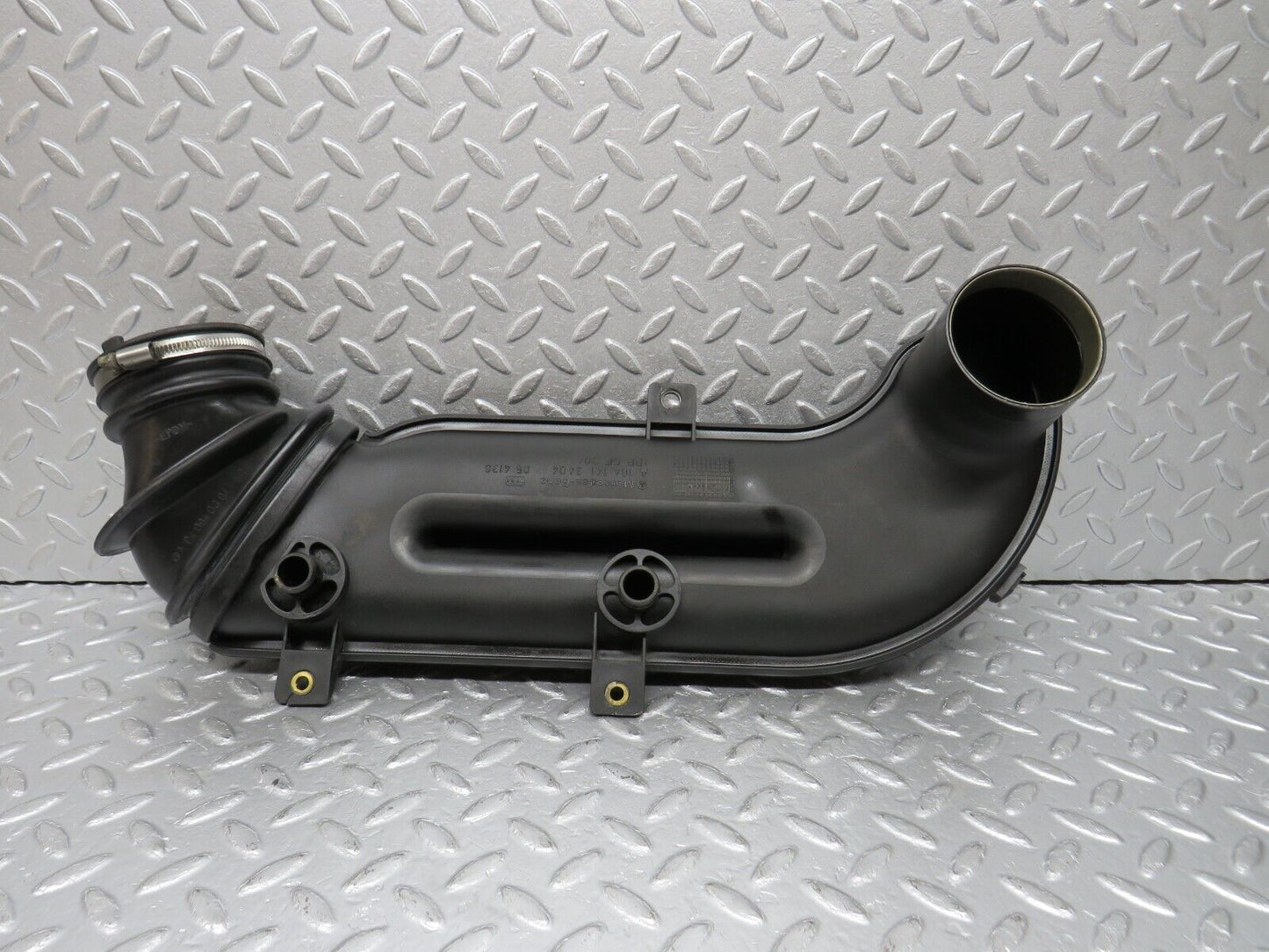 39443 Mercedes-Benz R129 320SL Coupe Air Intake Pipe 1041413404 1040940391