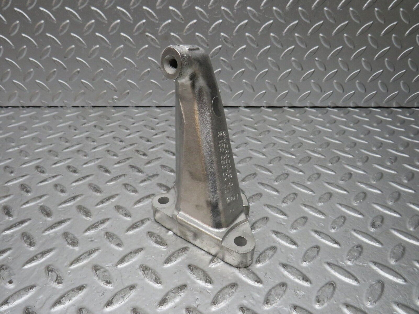 28704 Mercedes-Benz W123 230E Engine Mount Bracket Right Side 1022230304