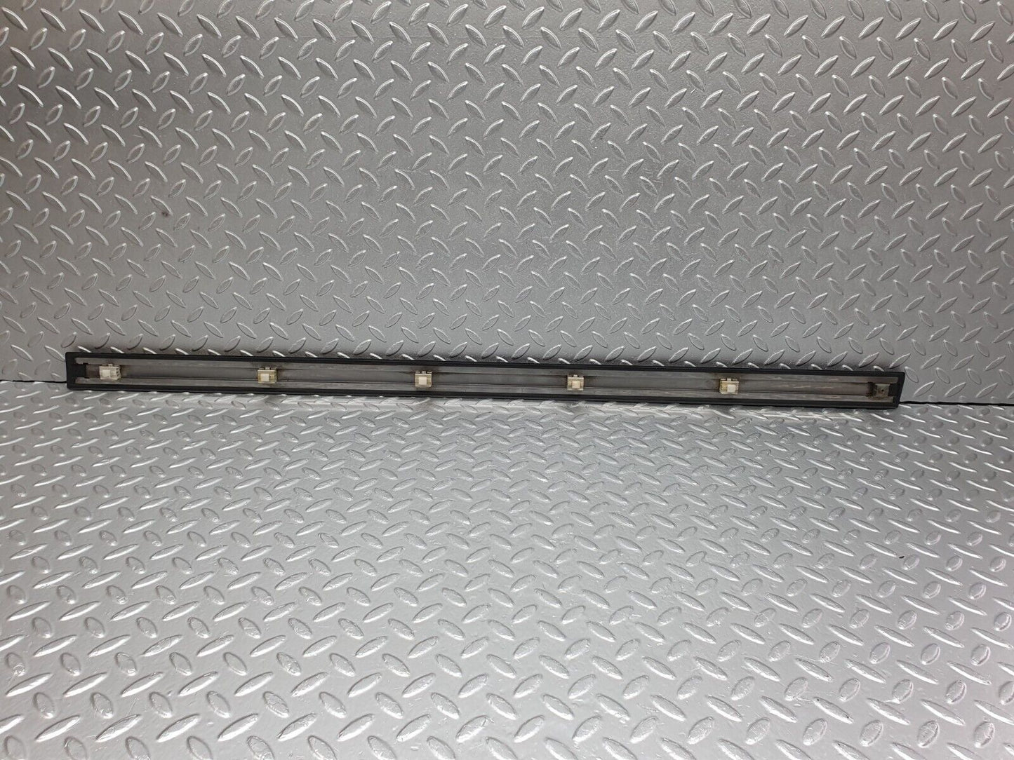 41682 Mercedes-Benz W124 200E Front Left Door Centre Moulding Trim