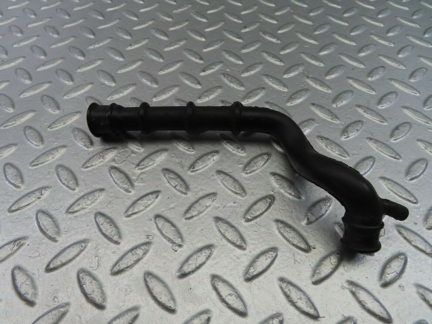 10811 Mercedes-Benz W123 230E Air Intake Pipe 1020940282