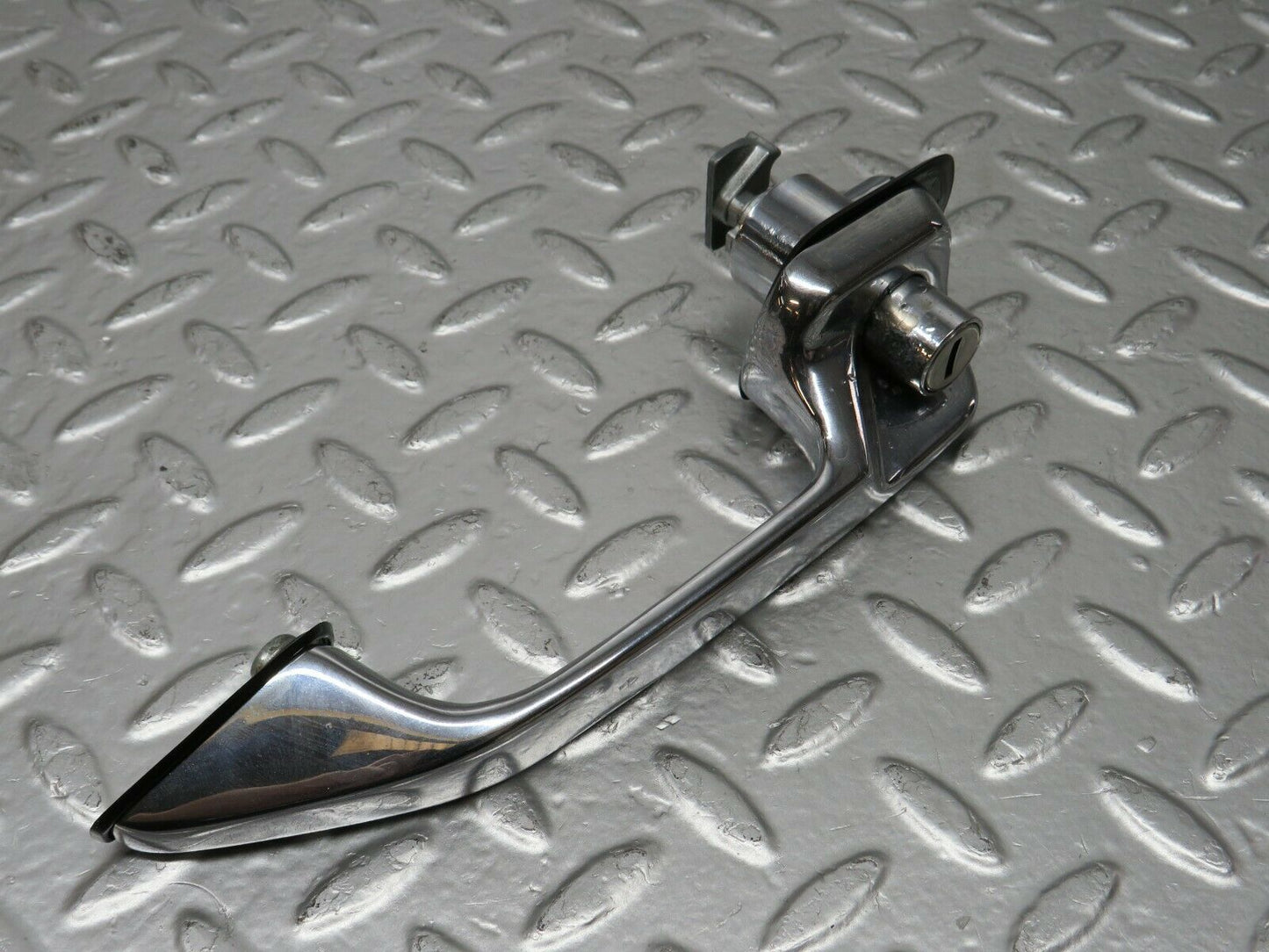 24458 Mercedes-Benz W108 Door Handle Front Right No Key 1087661401