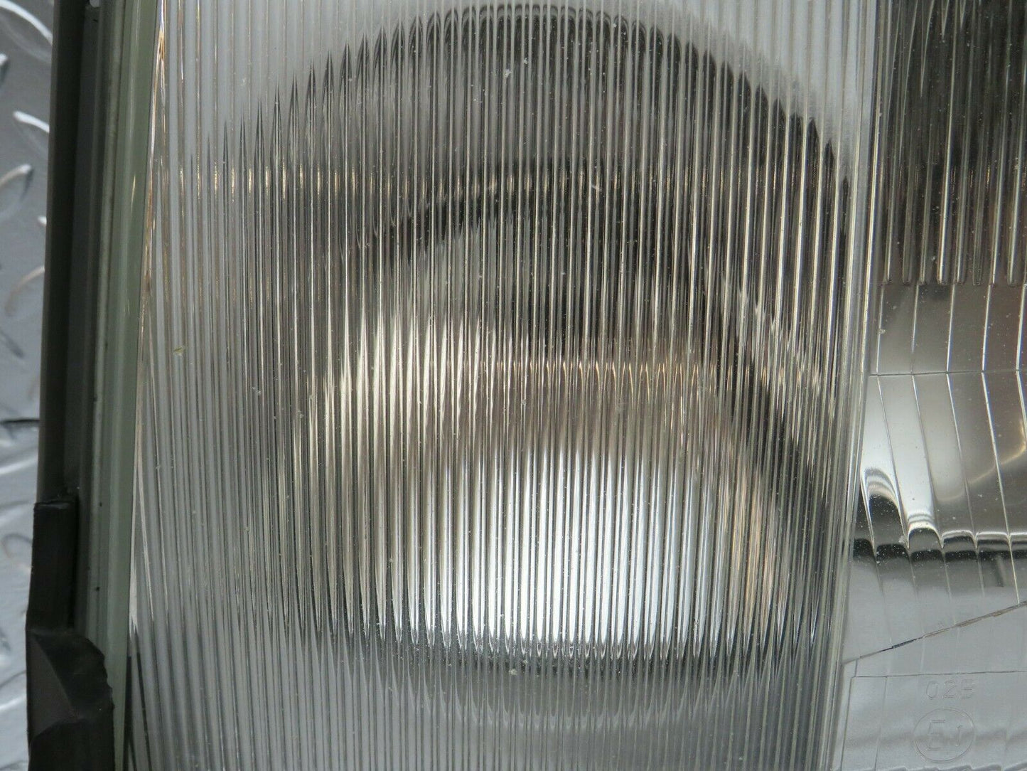 24383 Mercedes-Benz S124 220TE Headlight Bosch Left Side 1248203359 1307022192