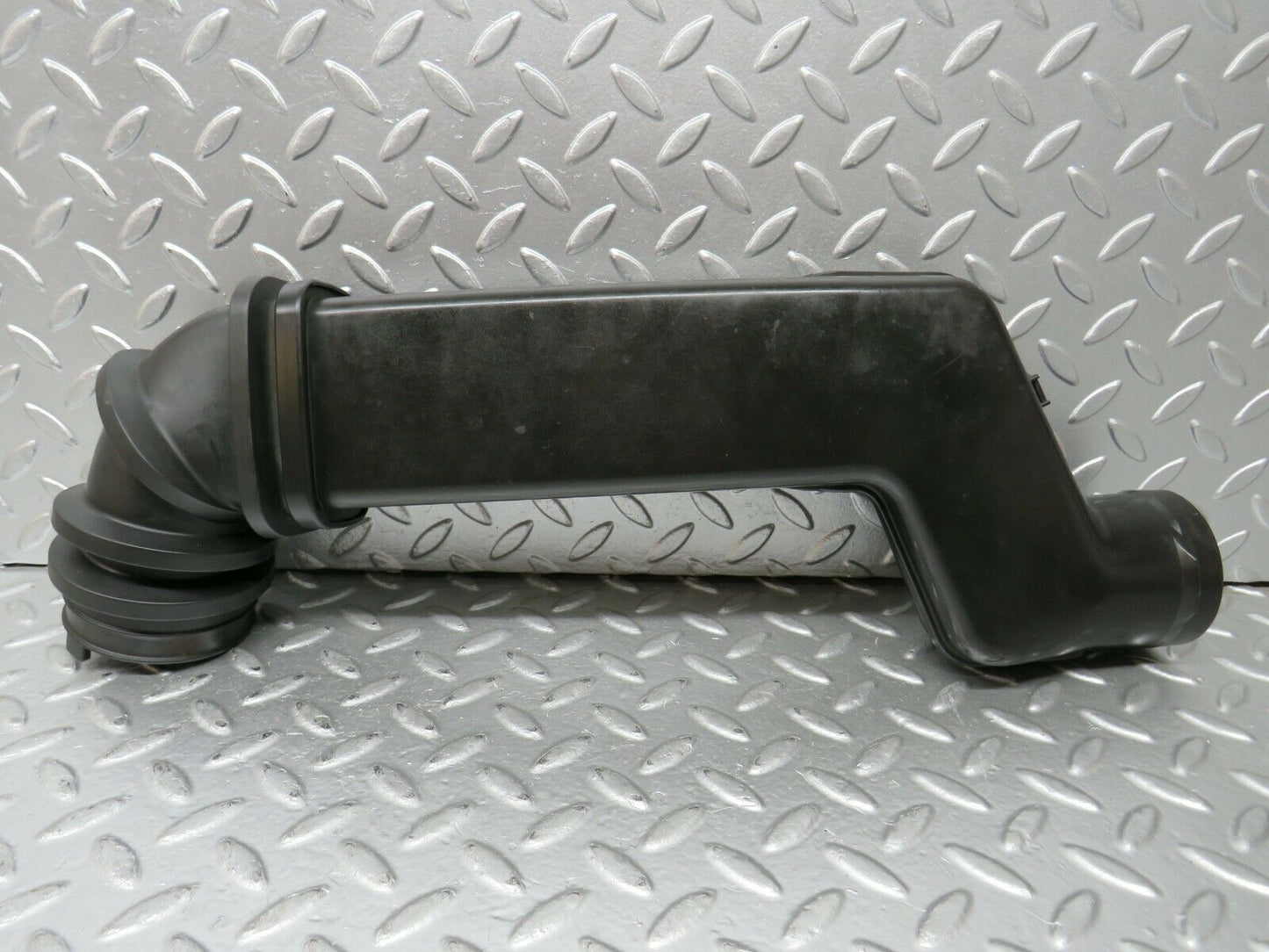 24268 Mercedes-Benz S124 220TE Wagon Air Intake Pipe 1111400012