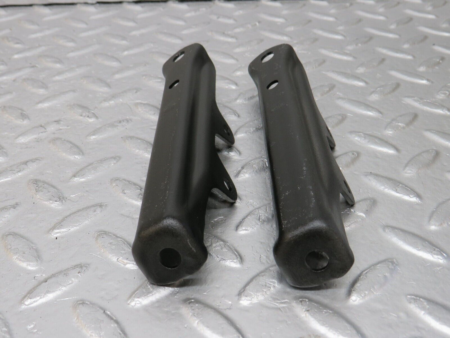 34675 Mercedes-Benz W124 260E Air Intake Manifold Bracket
