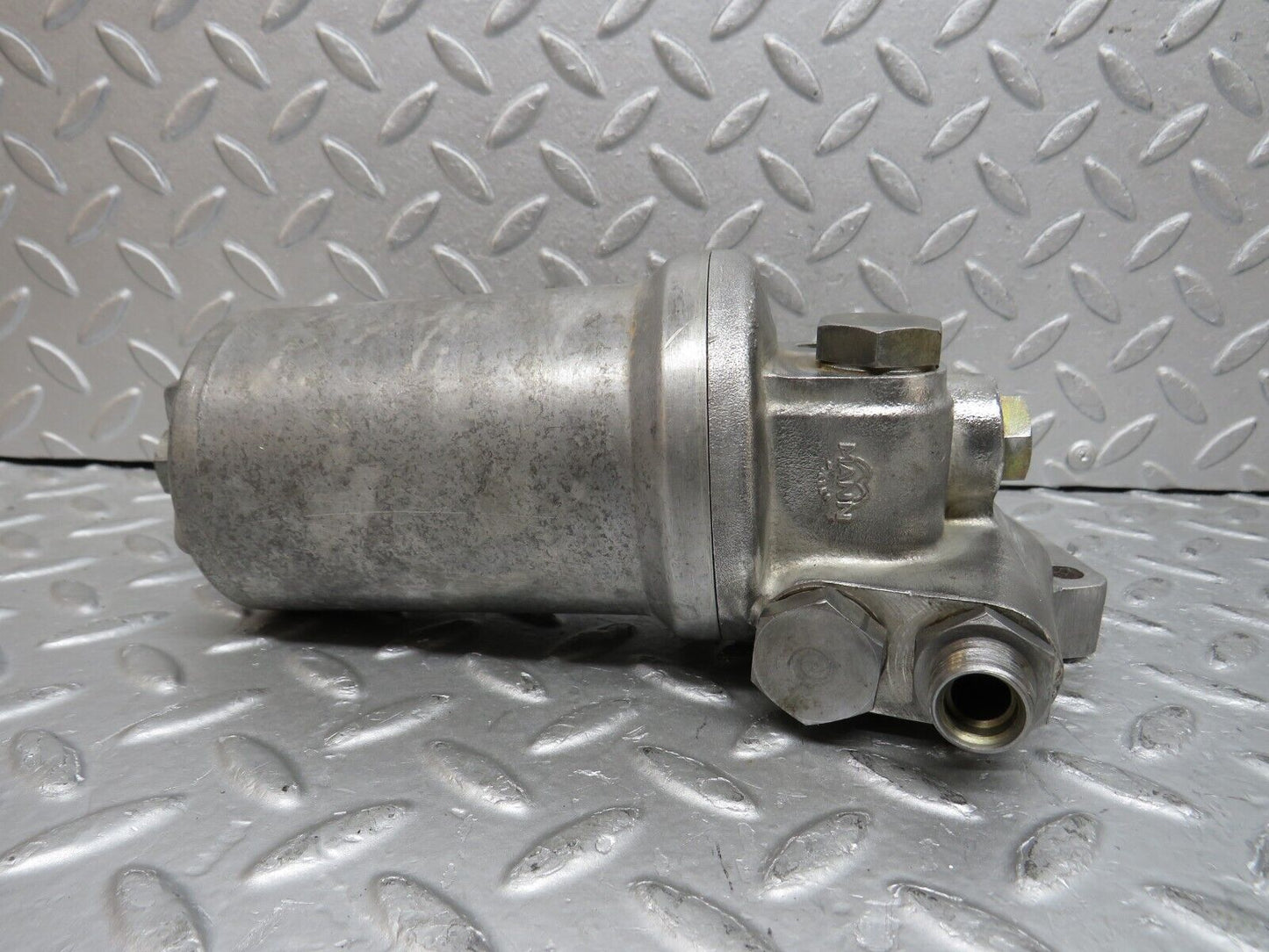 37699 Mercedes-Benz W108 280S Oil Filter Housing