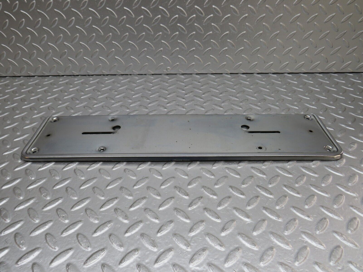 32512 Mercedes-Benz S124 300TE Wagon Rear number Plate Holder