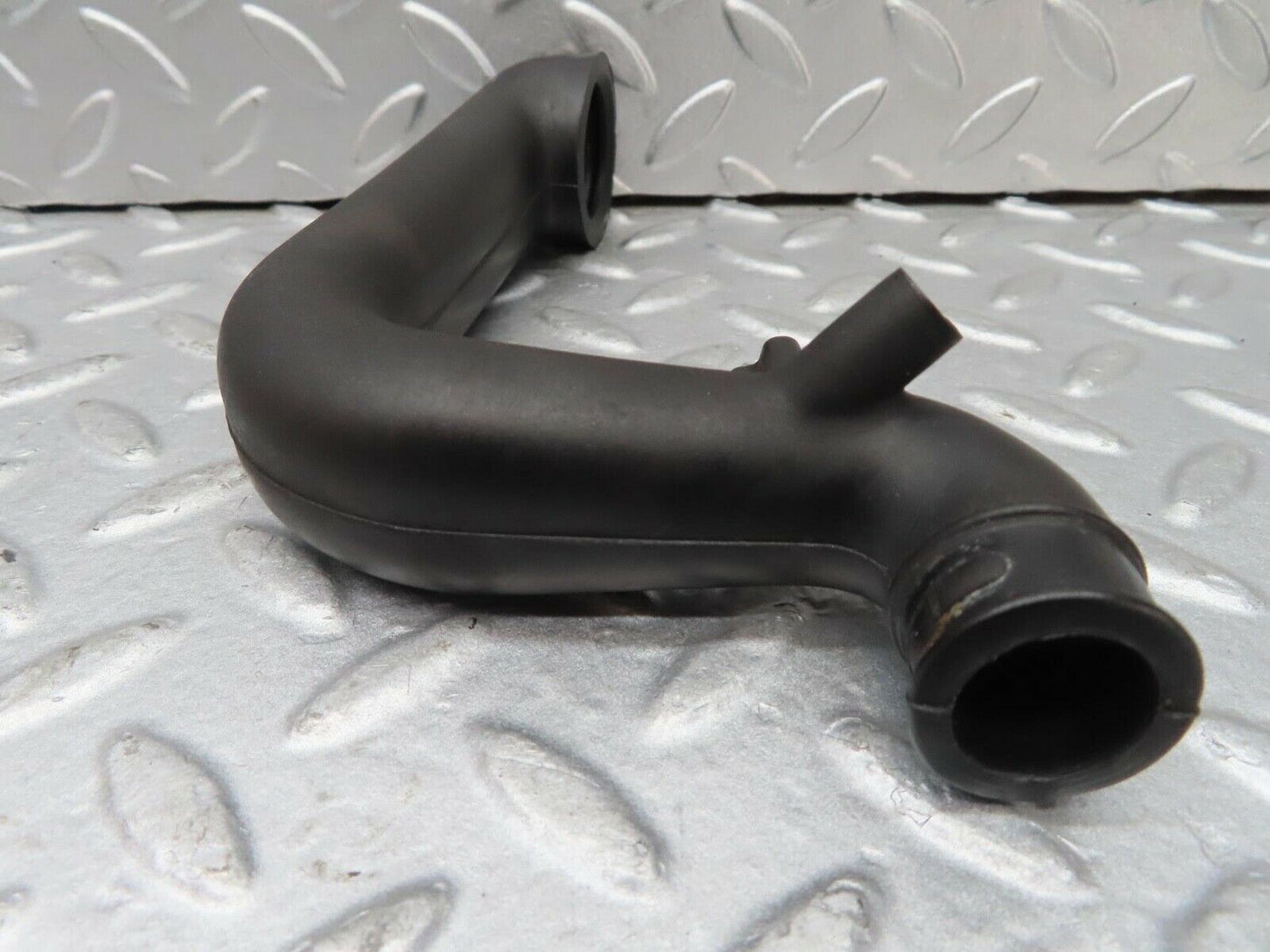 16440 Mercedes-Benz W124 260E Crank Case Breather Hose 1030941082