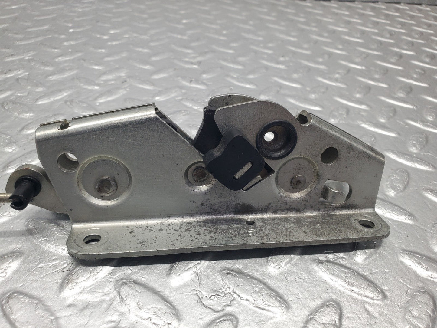 W124 Wagon rear right seat bench locking mechanism used OEM