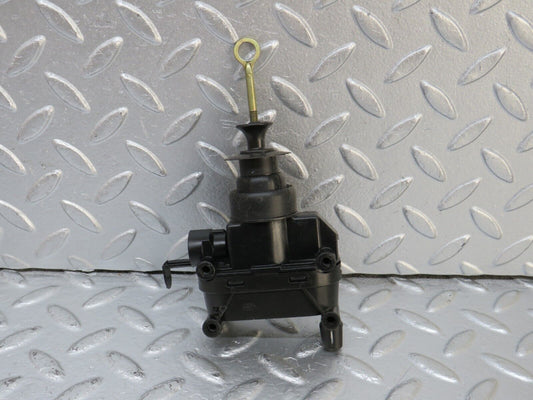 33902 Mercedes-Benz W124 260E Door Lock Vacuum Actuator Front Right