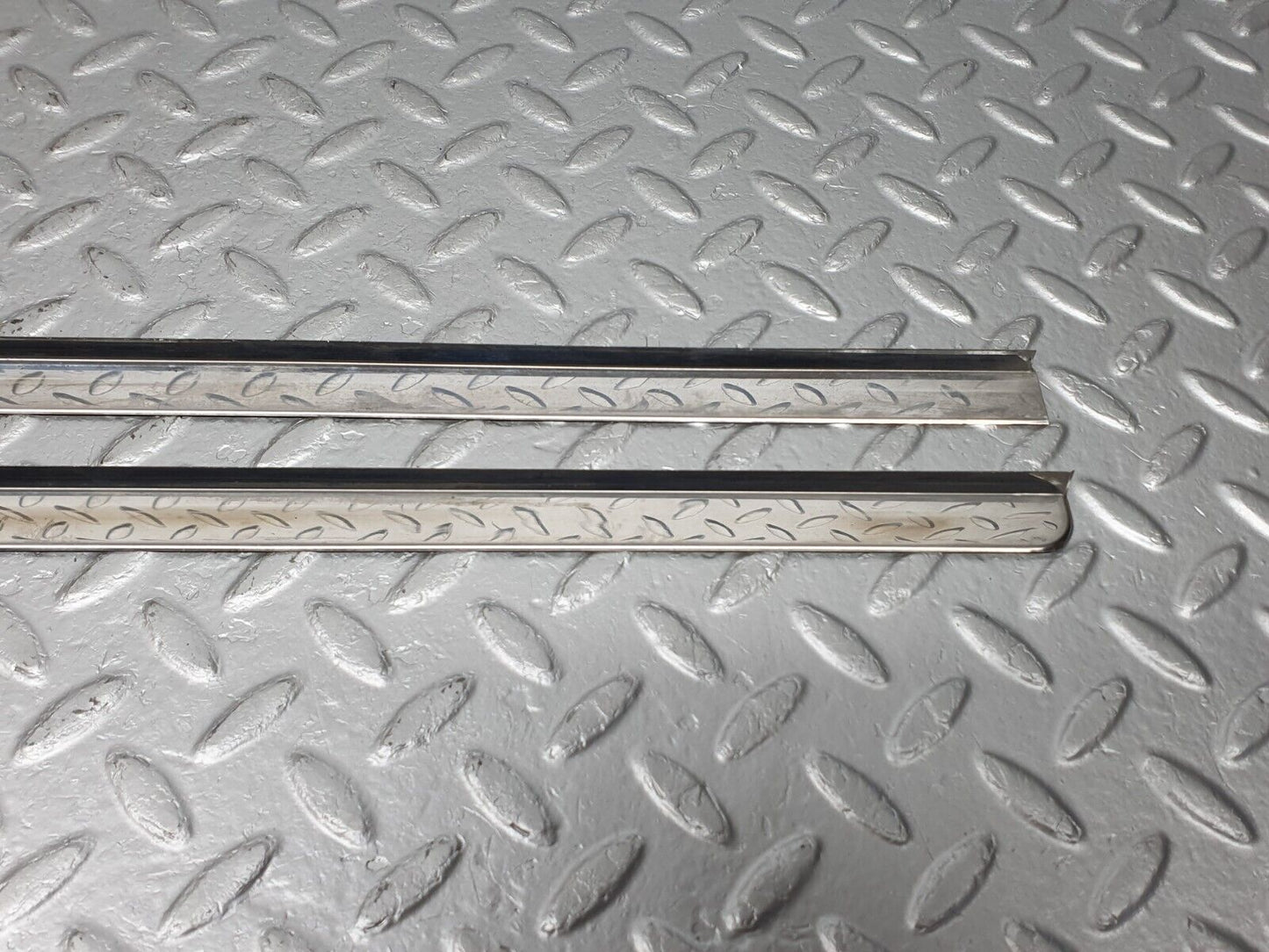 41058 Mercedes-Benz W126 300SE Sunroof Chrome Trim Set