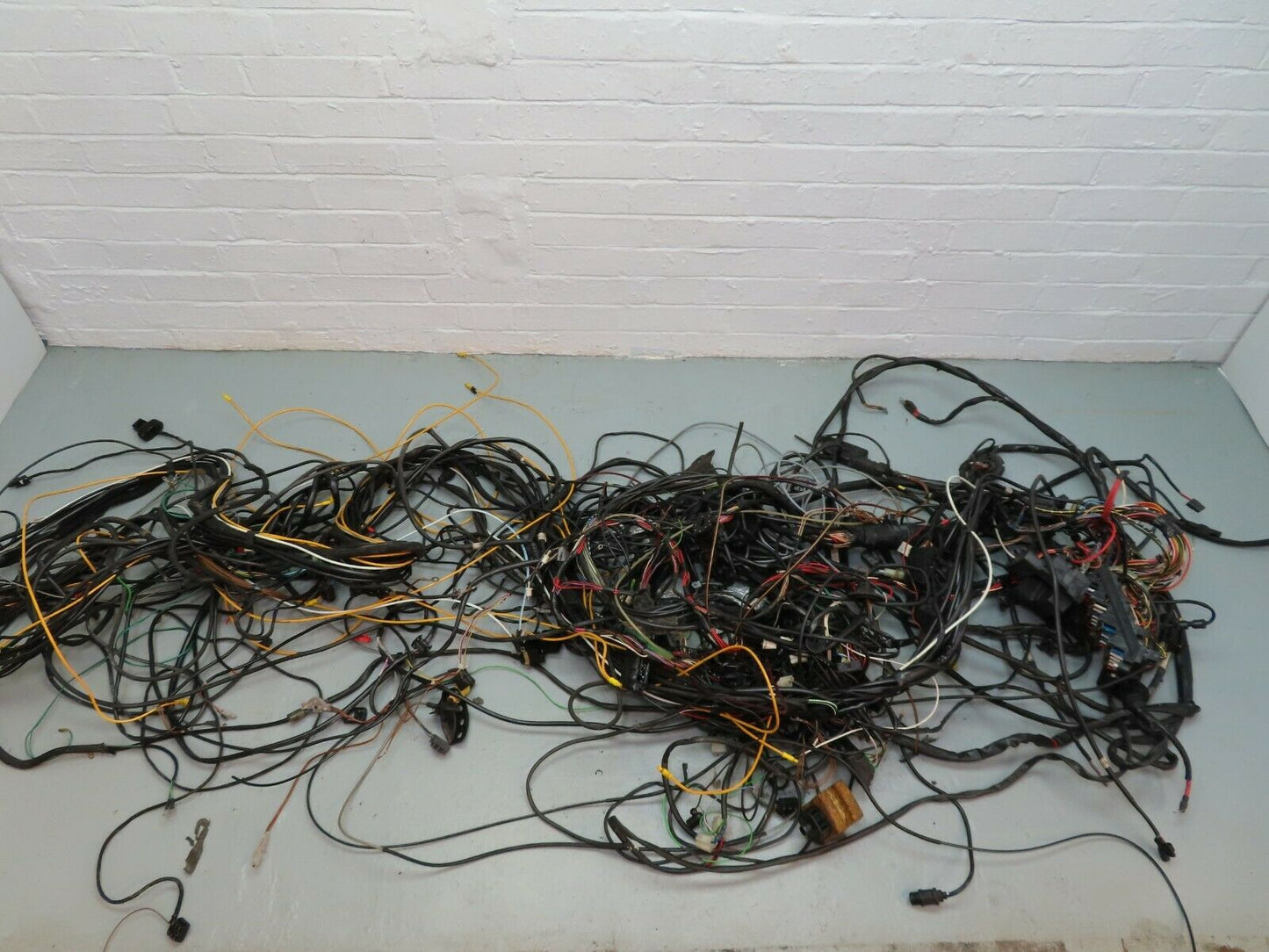 5942 Mercedes-Benz W124 230E Engine Chassis Body Wire Wiring Harness