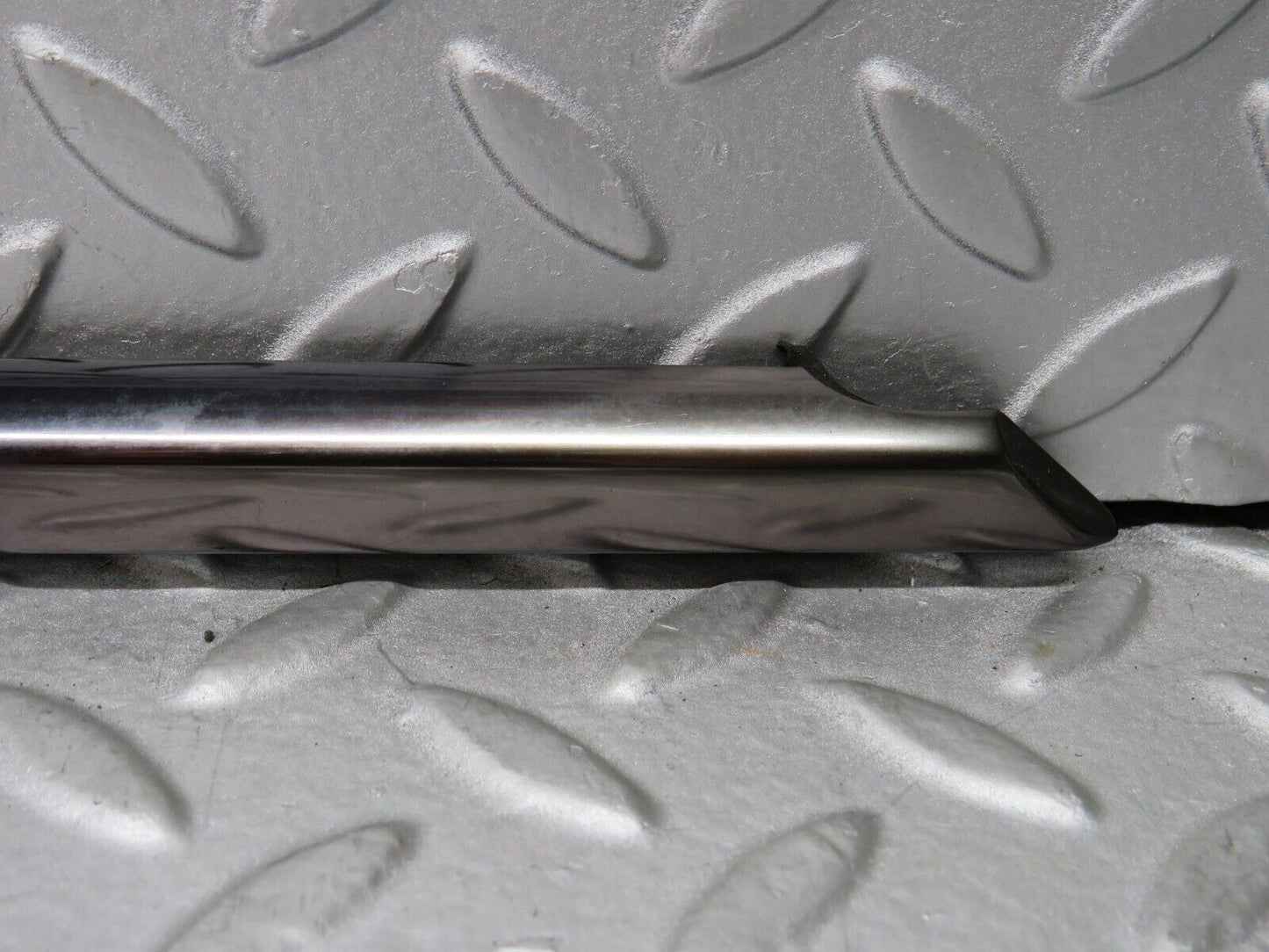 37890 Mercedes-Benz A124 320E Cabriolet Right Door Moulding Trim