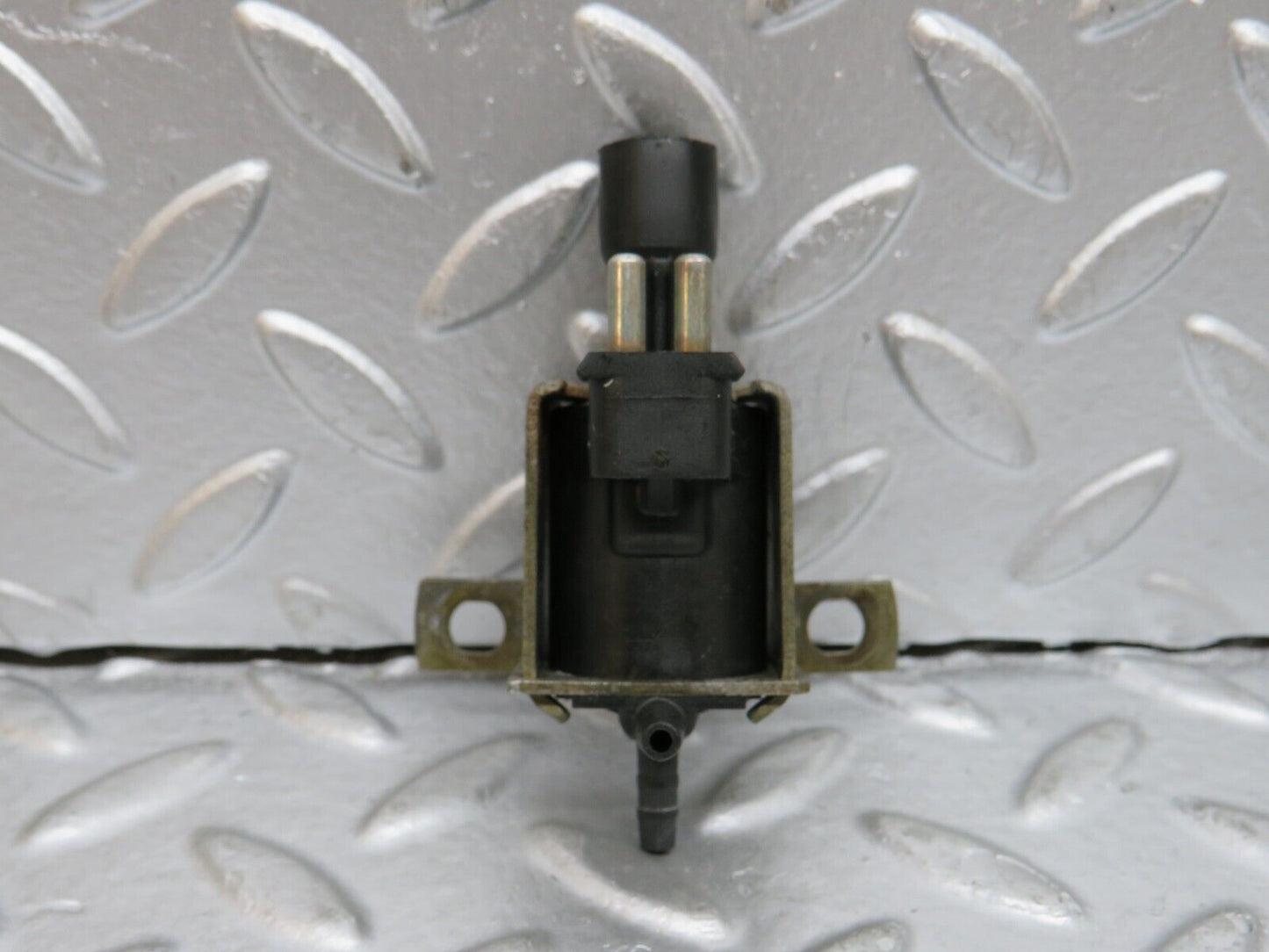 29454 Mercedes-Benz W124 230E Vacuum Control Valve Pierburg 0015407097