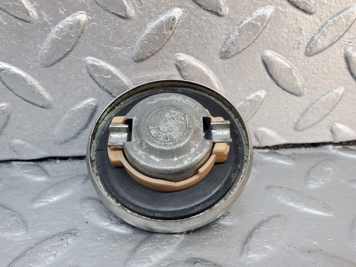 45938 Mercedes-Benz W126 420SE Fuel Tank Cap