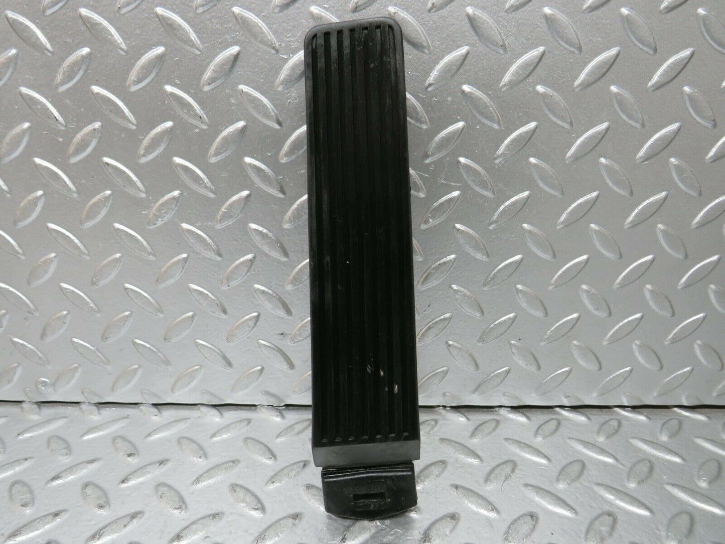 23502 Mercedes-Benz W114 280E Accelerator Pedal With Rubber 1153010382