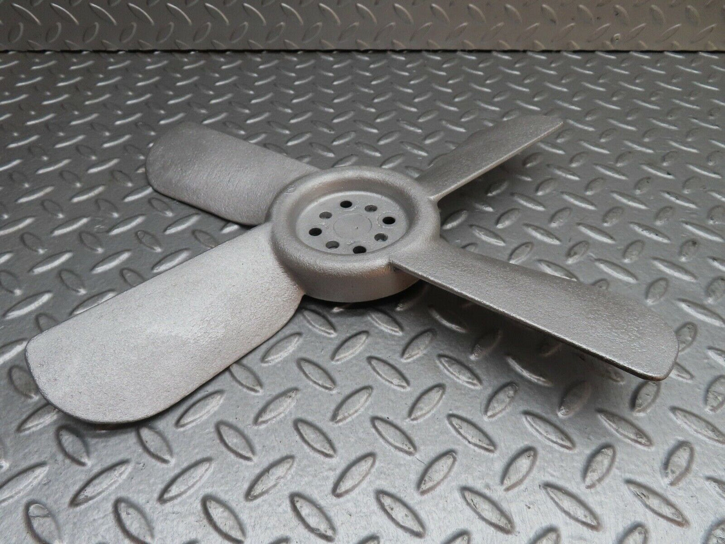 18562 Mercedes-Benz W136 170V Engine Cooling Fan 1812050806