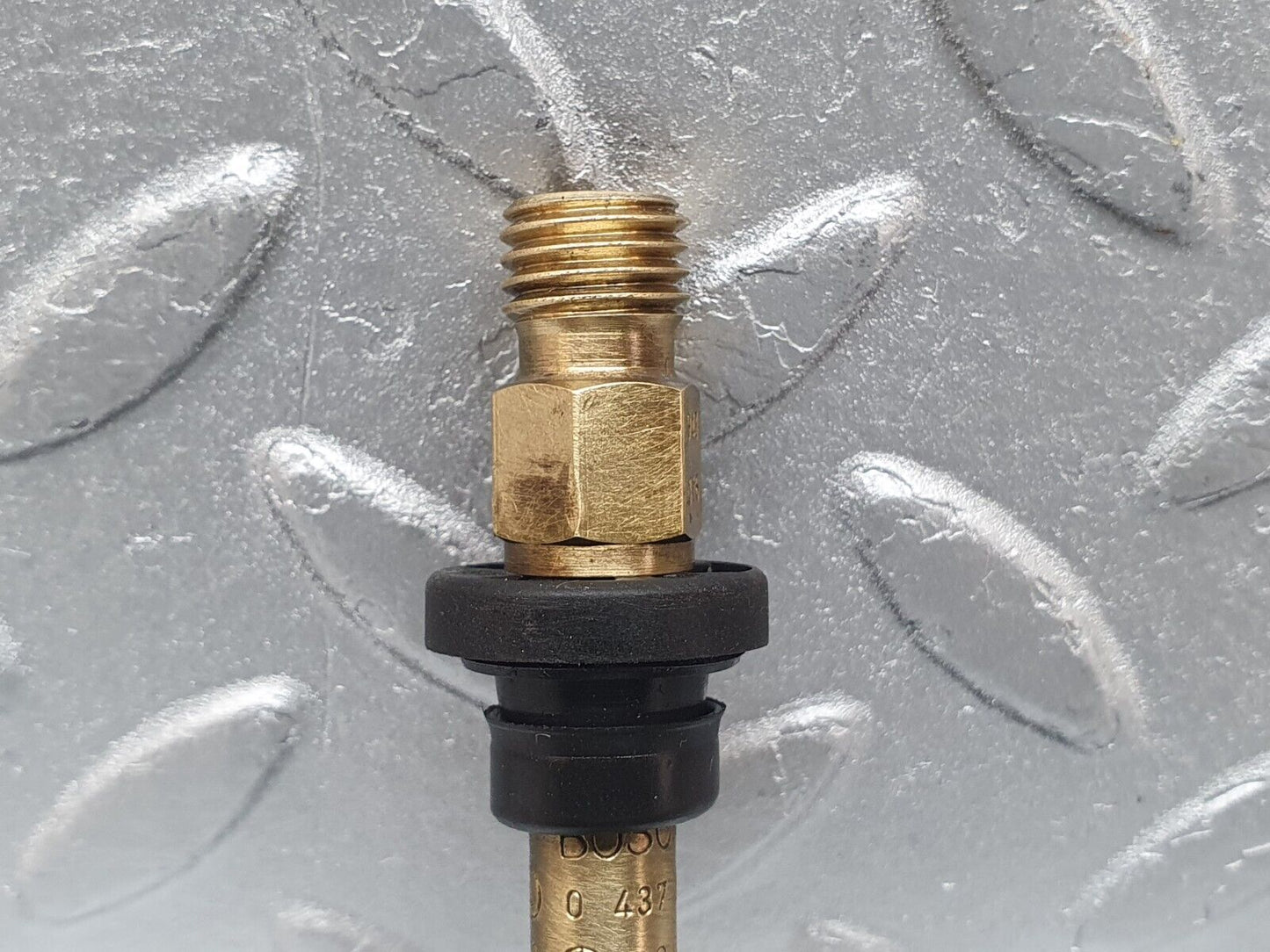 41037 Mercedes-Benz W126 300SE Fuel Injector Bosch 0000785623 0437502047