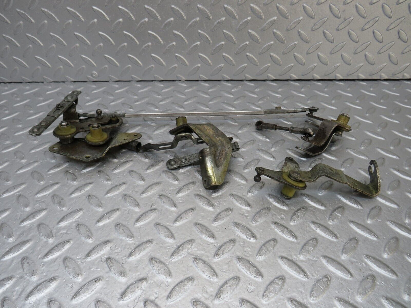 35603 Mercedes-Benz R107 280SL Coupe Throttle Linkage