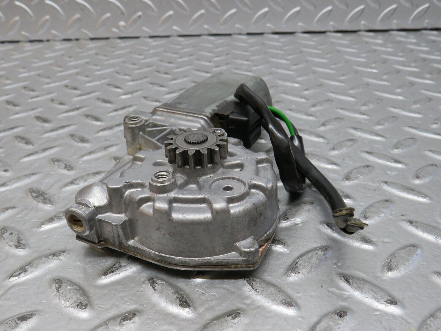 28733 Mercedes-Benz W123 230E Front Right Window Regulator Motor 0130821019