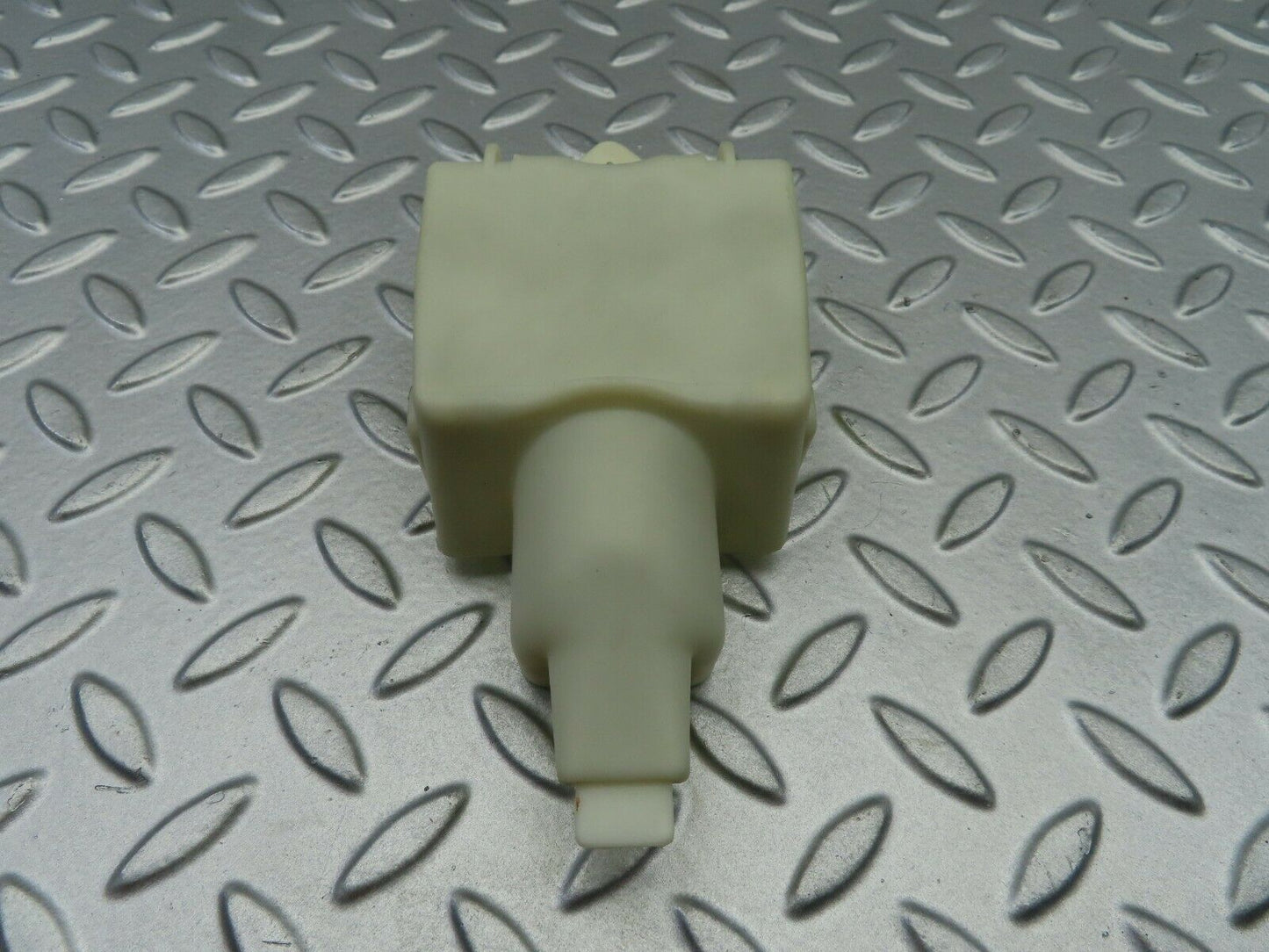 6579 Mercedes-Benz S124 E220 Wagon Rear Door Lock Vacuum Actuator Cover