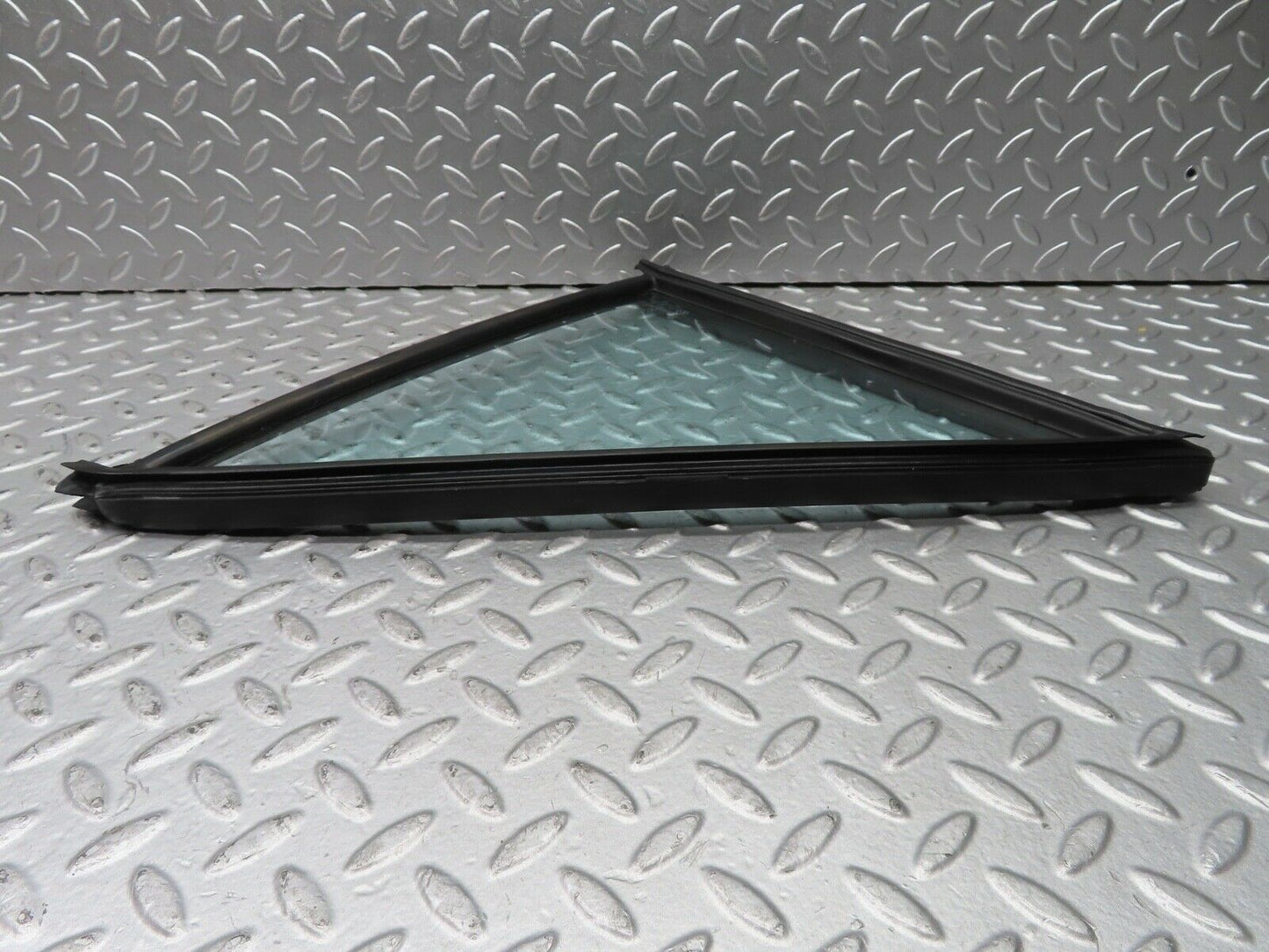 21606 Mercedes-Benz W126 300SE Rear Right Quarter Window Glass 1267350224