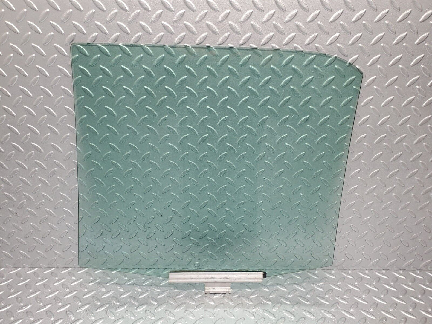 46248 Mercedes-Benz W124 280E Rear Right Door Window Glass