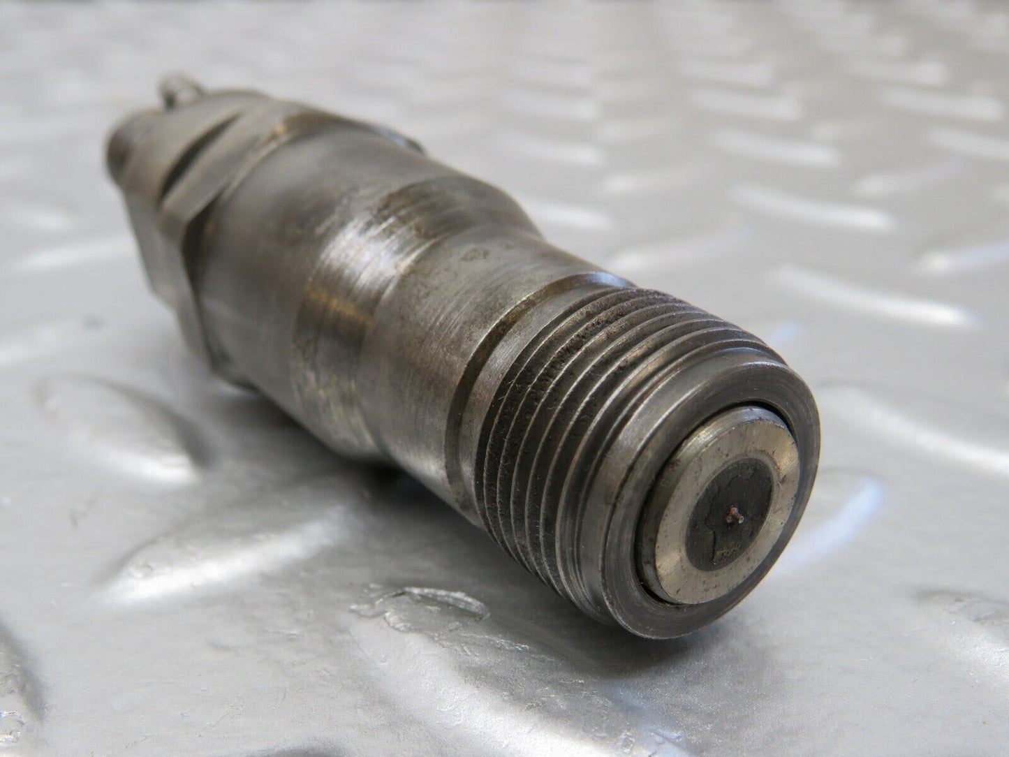 25529 Mercedes-Benz W123 200 Fuel Injector Bosch KCA27S55067
