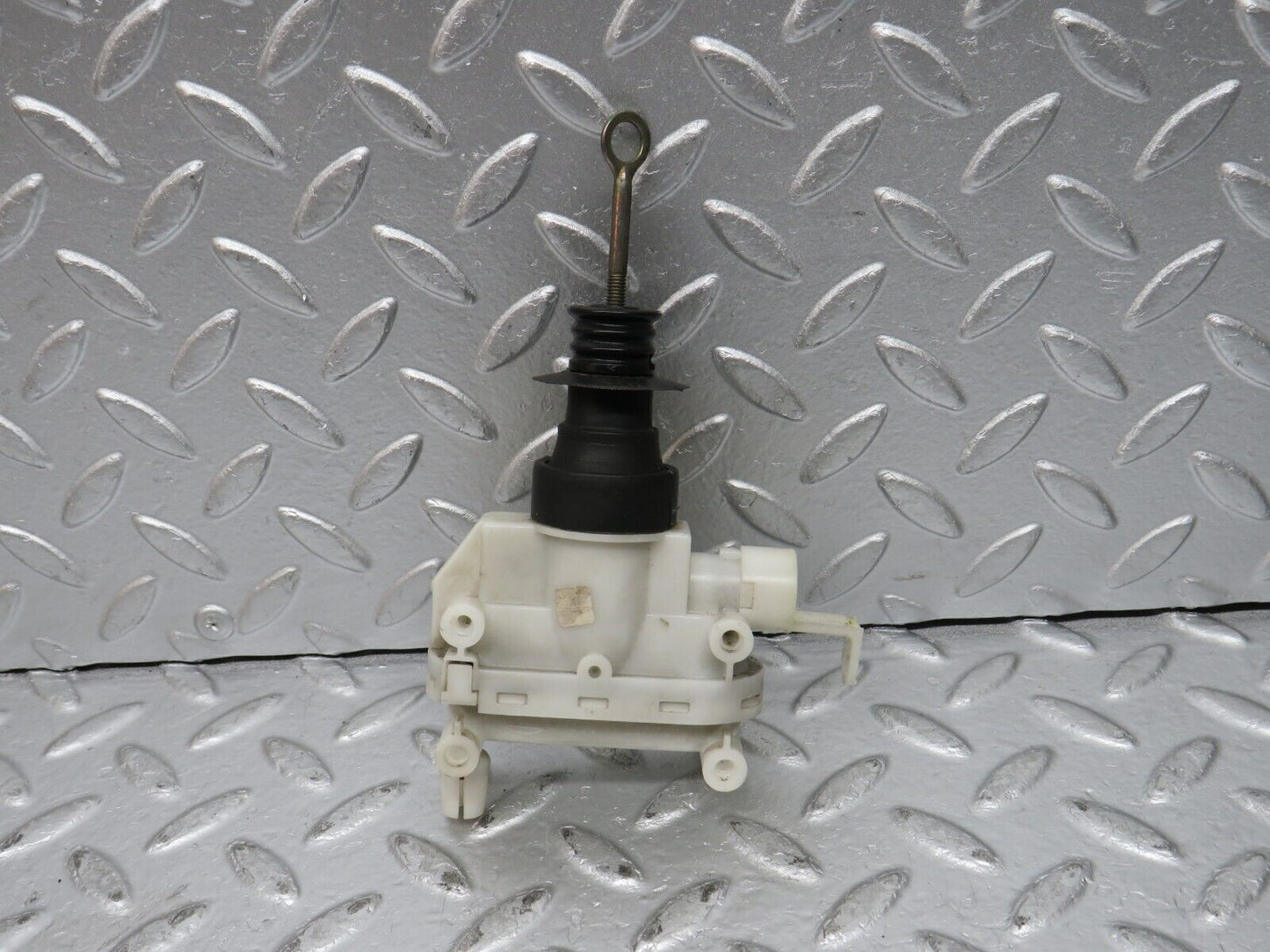 31638 Mercedes-Benz W201 190LE 1.8L Door Lock Vacuum Actuator Front Left