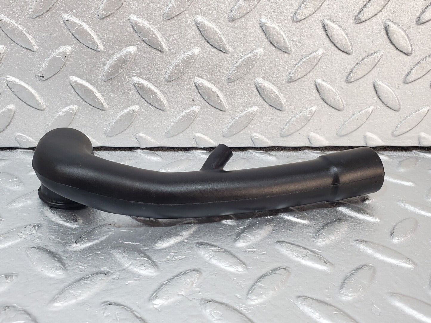45602 Mercedes-Benz W126 420SE Crankcase Breather Hose 1160940791