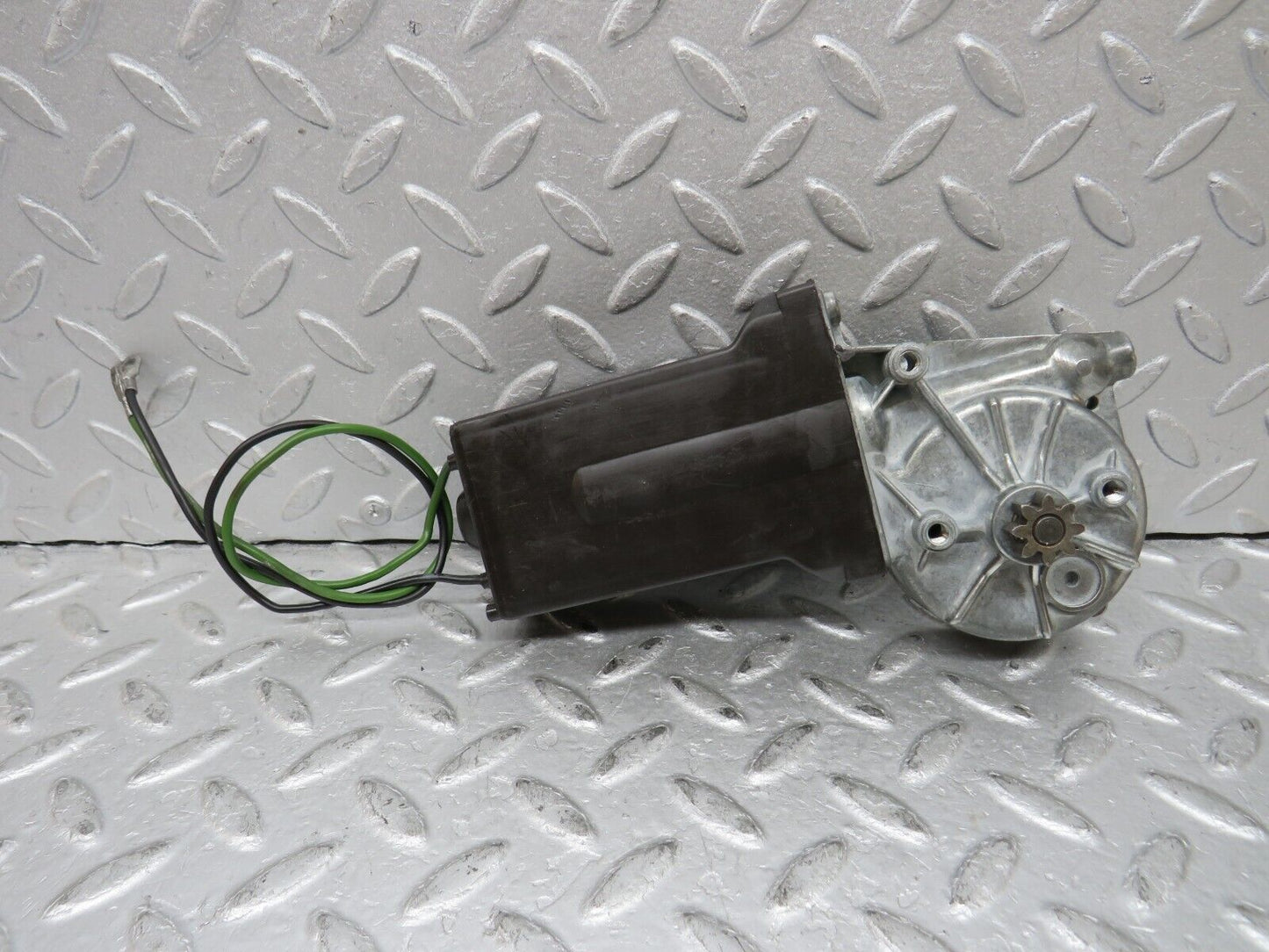 37419 Mercedes-Benz W109 300SEL Rear Right Window Regulator Motor Bosch 0132001102