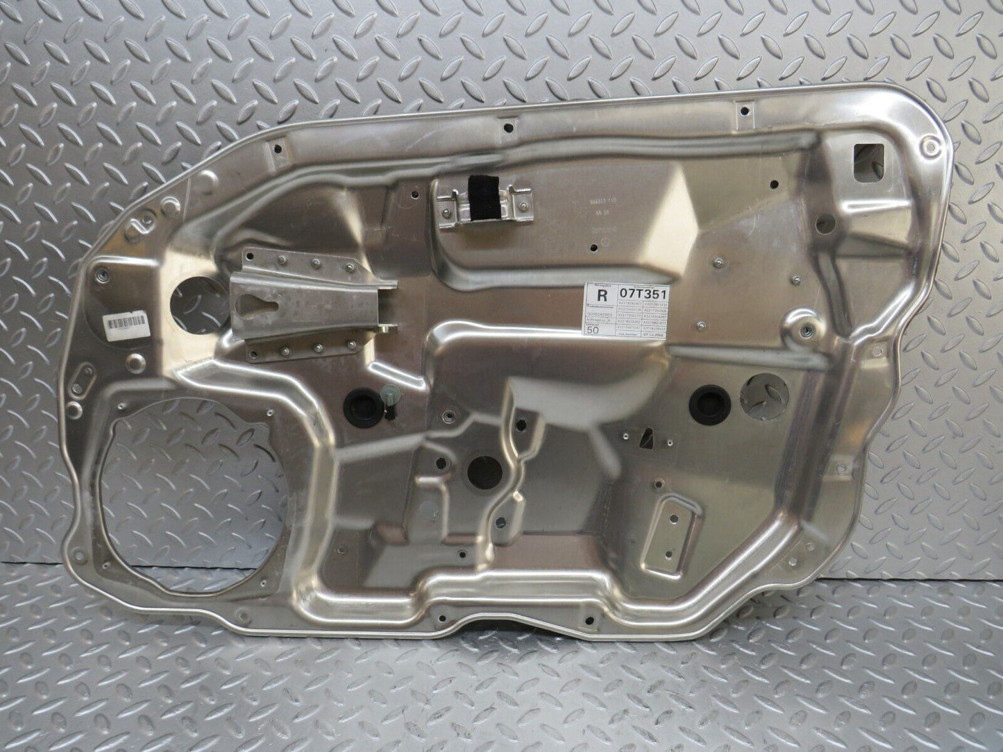 35104 Mercedes-Benz W221 Front Right Window Regulator Support Panel