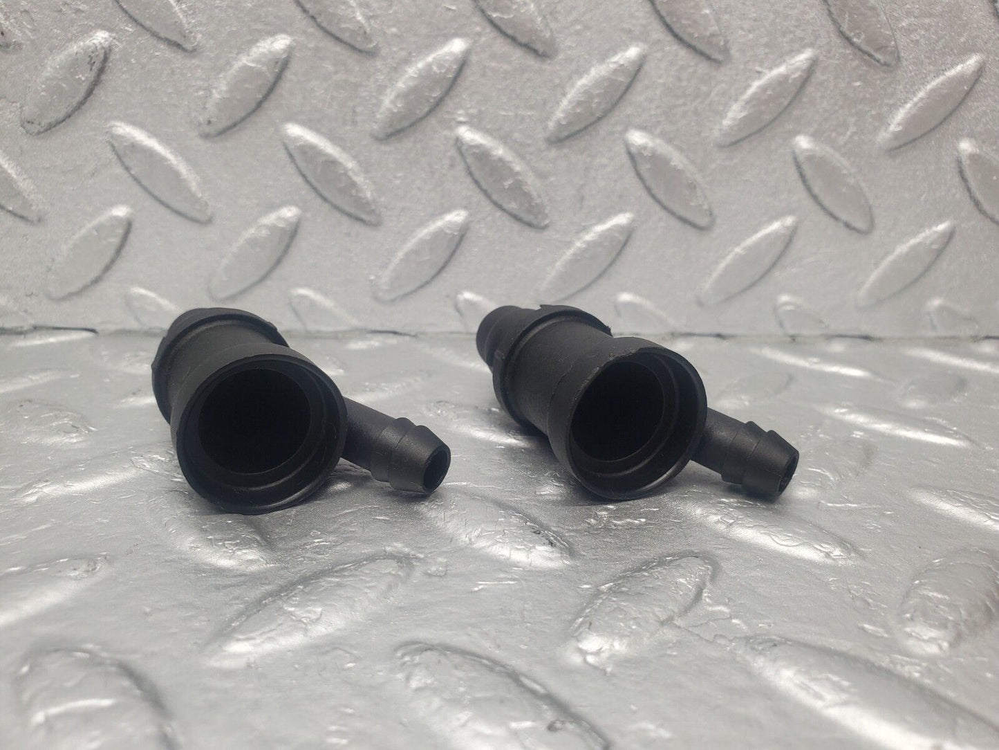 46040 Mercedes-Benz W126 420SE Fuel Injector Holder 2X