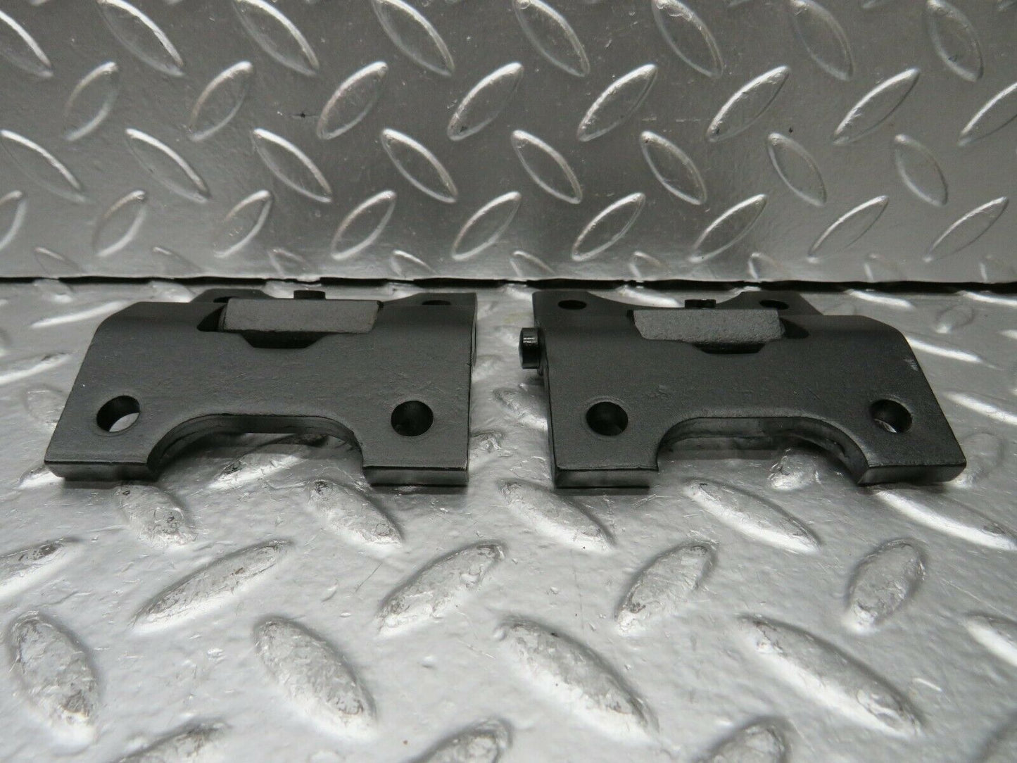 22863 Mercedes-Benz C107 450SLC Coupe Door Hinge Right Pair