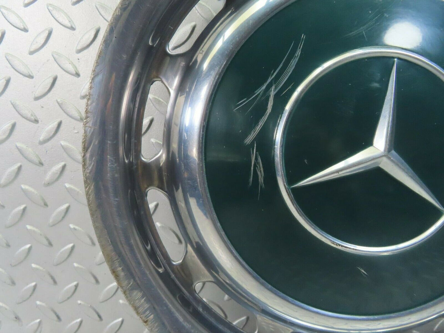 8418 Mercedes-Benz Vintage Wheel Trim Hub Cap 14