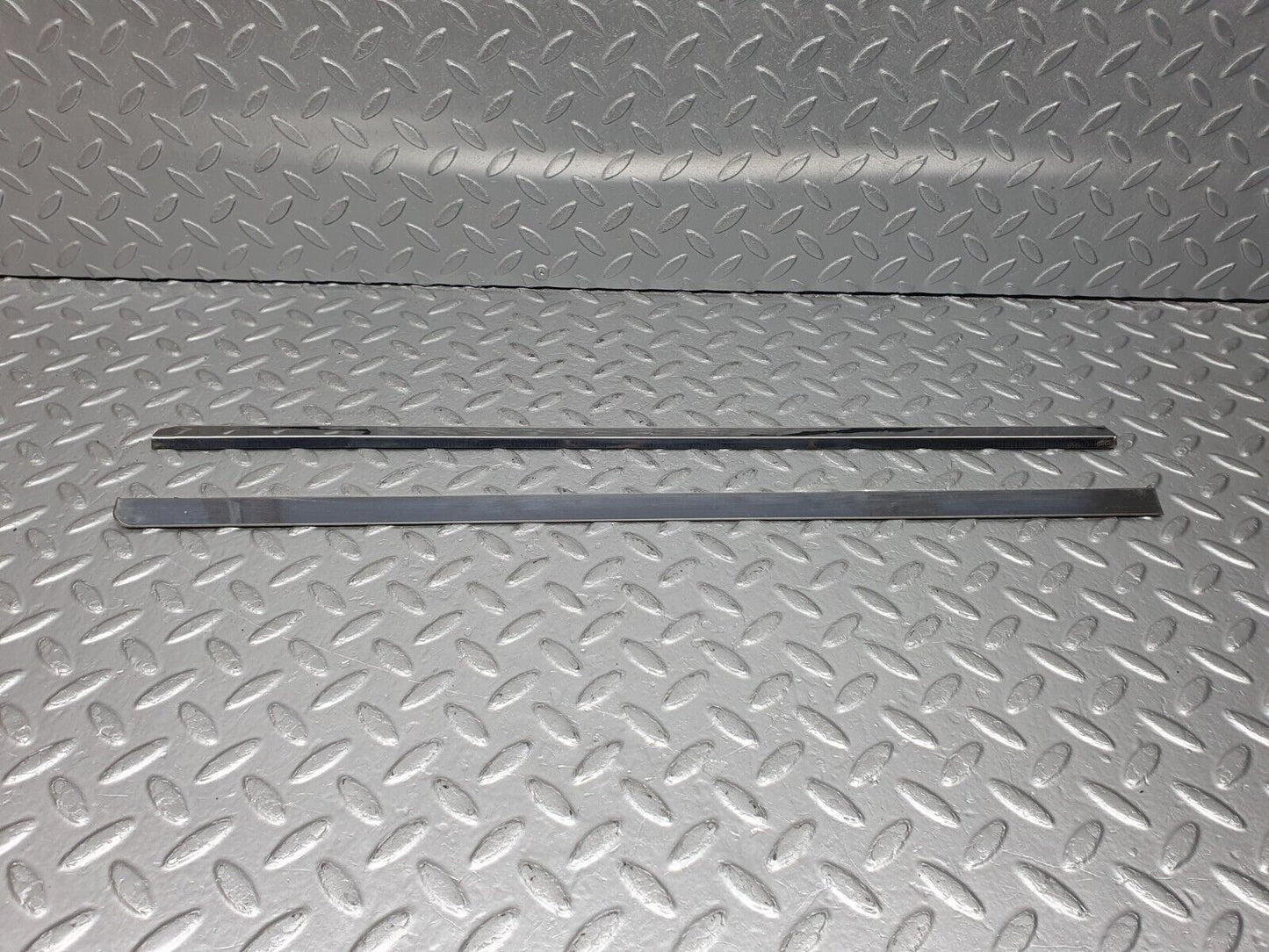 41058 Mercedes-Benz W126 300SE Sunroof Chrome Trim Set
