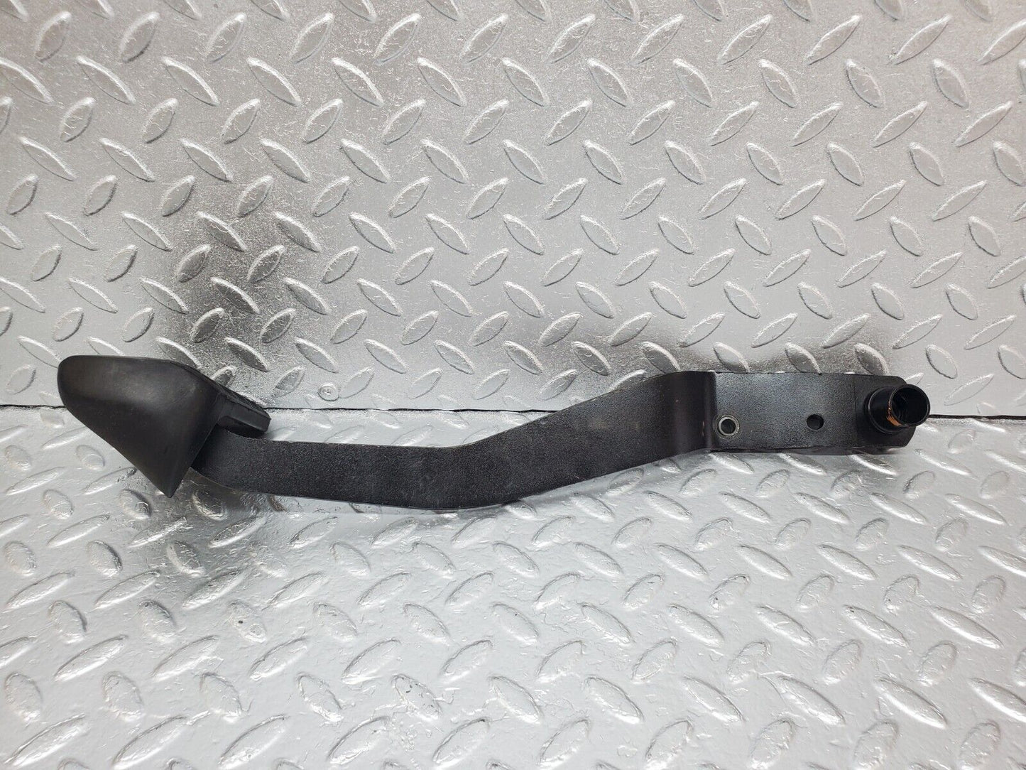 45775 Mercedes-Benz W126 420SE Brake Pedal With Rubber 1232910082