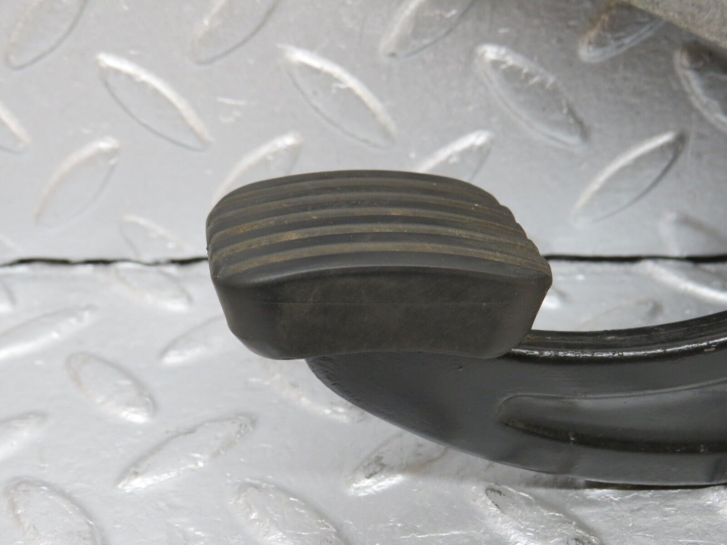 39507 Mercedes-Benz R129 320SL Coupe Parking Brake Pedal 1294270101 1294270336 1244270382